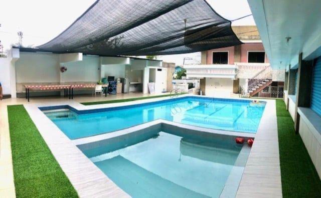 Deluxe Villa Leah Natural Hotspring Resort Calamba  Kültér fotó